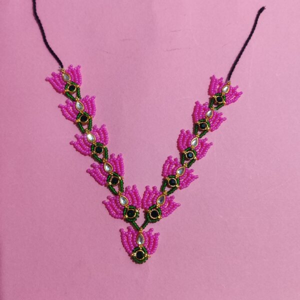 Thakorji 5 Gadi Mala, 2 Kanth Mala, 1 Shishful, 1 Pair Kundal,1 Pagh, 1 Pair Hastkala, 1 Kamarbandh, Pink & Green Colour diamonds - Image 2