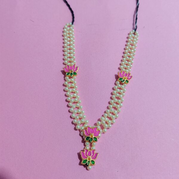 Thakorji 7 Gadi Mala, 1 Kanth Mala, 1 Shishful, 1 Pair Kundal,1 Pagh,Pink, Green & White colour diamonds - Image 2