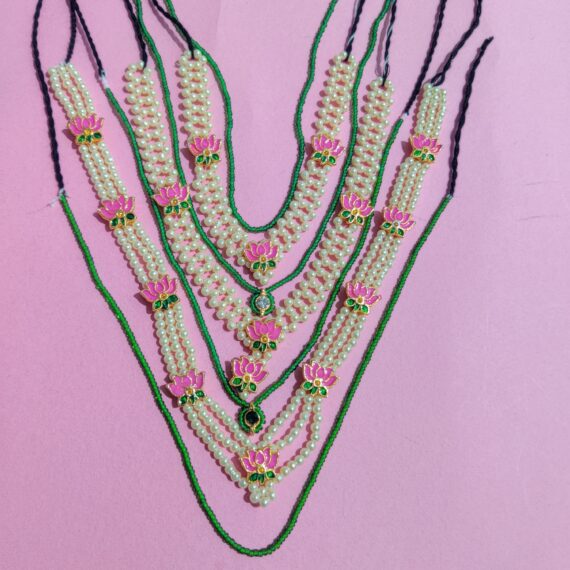Thakorji 7 Gadi Mala, 1 Kanth Mala, 1 Shishful, 1 Pair Kundal,1 Pagh,Pink, Green & White colour diamonds