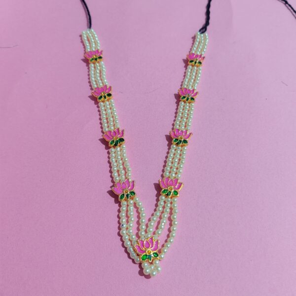 Thakorji 7 Gadi Mala, 1 Kanth Mala, 1 Shishful, 1 Pair Kundal,1 Pagh,Pink, Green & White colour diamonds - Image 5